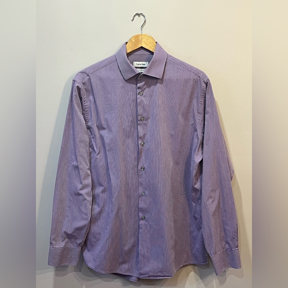 Men’s Calvin Klein Lavender Striped Long Sleeved Button Down Dress Shirt 👔